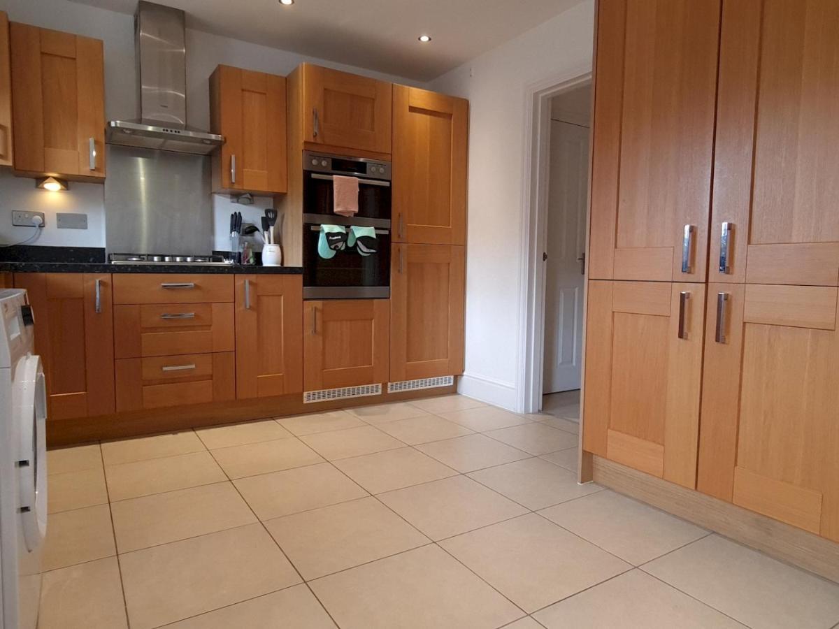 Pass The Keys Well Located Modern 5 Bedroom House Μπέρμιγχαμ Εξωτερικό φωτογραφία